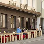 Hotel FIVE